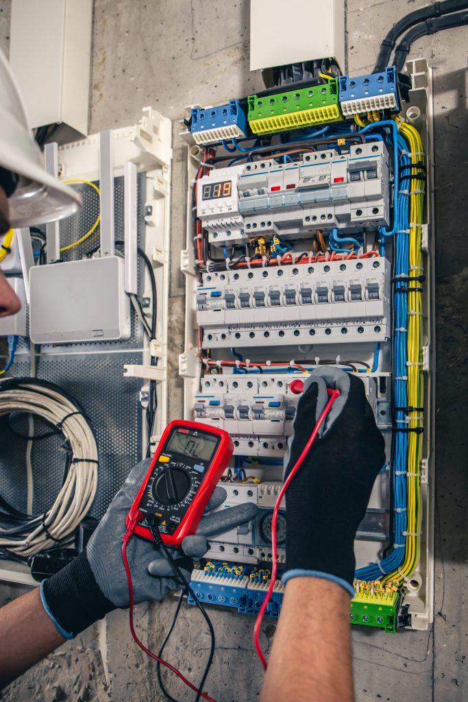 Elektrik Tesisatı Ve Pano Montörlüğü Eğitimi