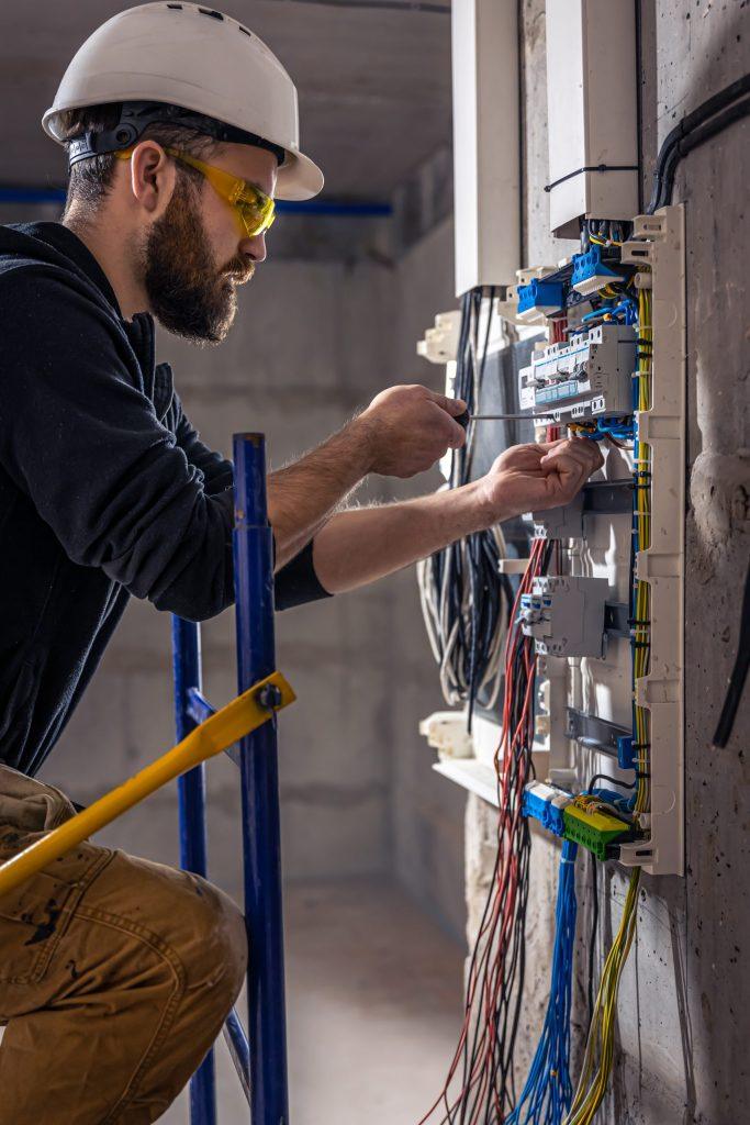 ELEKTRİK TESİSATI VE PANO MONTÖRLÜĞÜ EĞİTİMİ